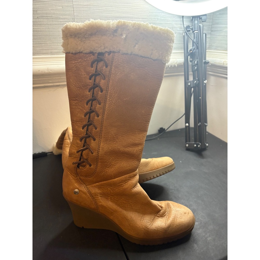 UGG Australia Tan Leather Wedge Boots Shearling Lace Up S/N 5450 Womens 9